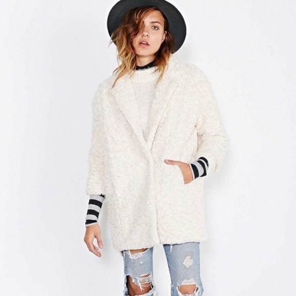 Urban Outfitters 3/4 Sleeve Cream Oversized Teddy Coat Sz XS - Picture 13 of 13